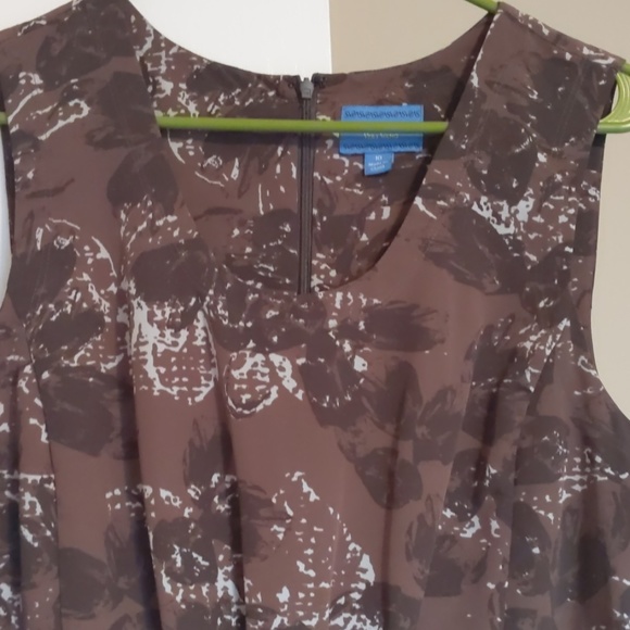 Simply Vera Dress - Picture 2 of 7